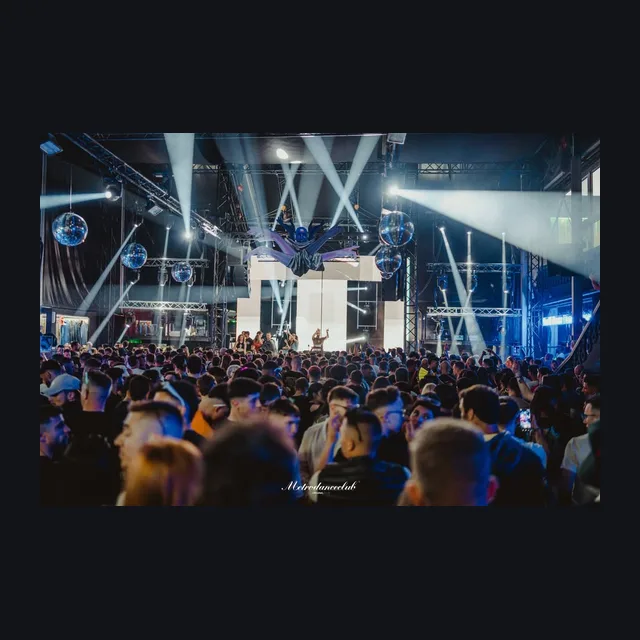 Logo de Metro Dance Club